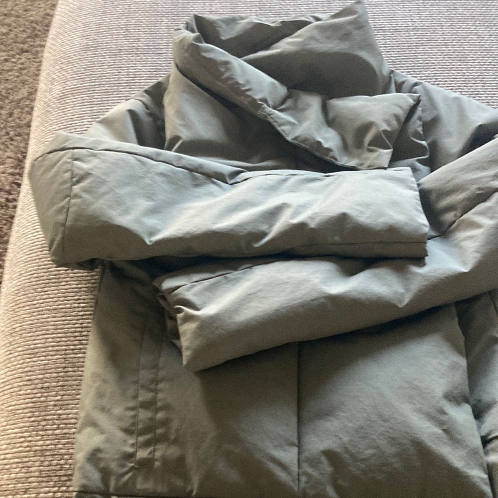 Like new puffer jacket